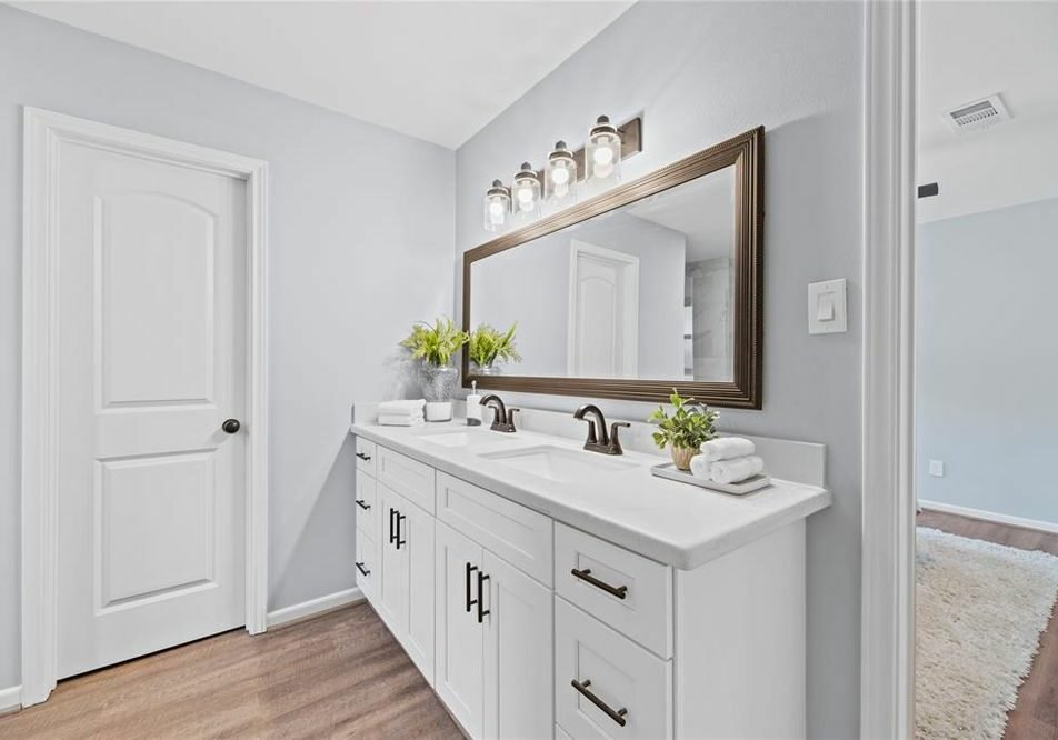 YDR Bathroom alternate view